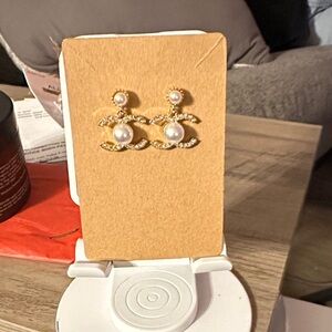 Elegant Gold and Pearl Earrings